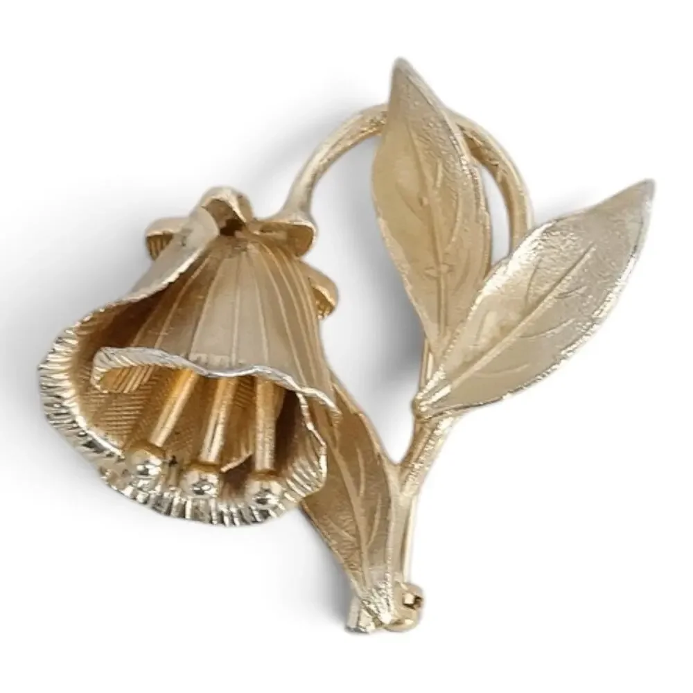 Vintage Signed Coro Gold Tone 3D Flower Bloom Brooch Dimensional Design